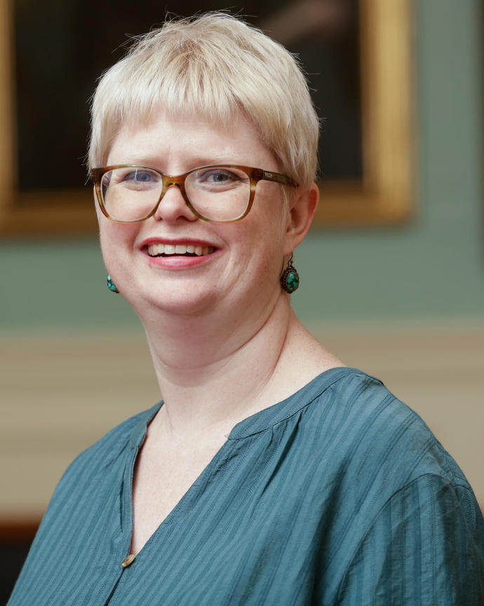 Steph McColl headshot